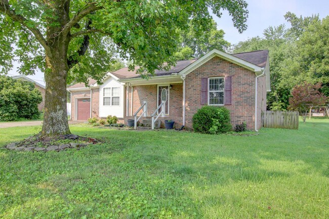 Building Photo - Updated 3bed 2 bath in St B with SEPARATE WORKSHOP around back.