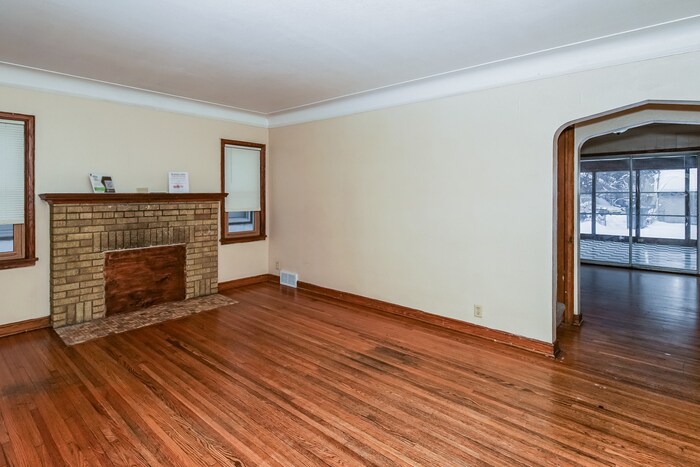 Building Photo - 3551 N Knox Ave