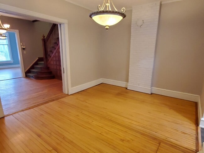 Building Photo - Historic eastside townhome