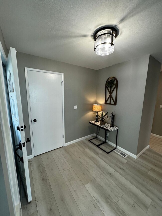 Building Photo - n651 S. 83rd Ave