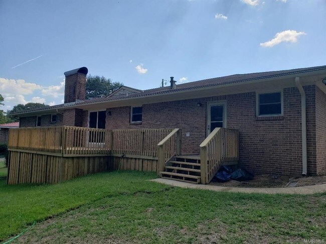 Building Photo - 1203 Oates Rd