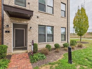 Building Photo - 6 Flatwater Row