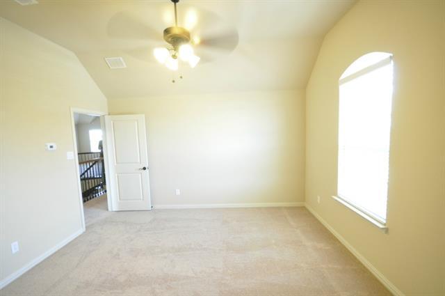 Building Photo - 600 Falcon Dr