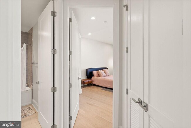 Building Photo - 7887 Jones Branch Dr