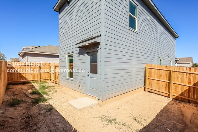 Building Photo - Promo: $500 off of 1st months rent. 3 Bed/2.5 Bath Home with Garage / Pet-Friendly / Brand New! /...