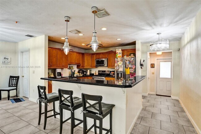 Building Photo - 9910 Bahama Dr