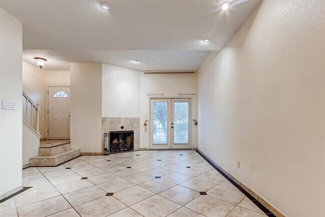 Building Photo - 7350 Kirby Dr