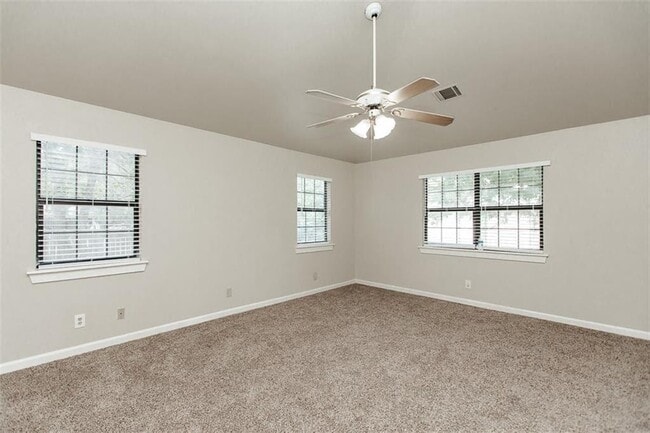 Building Photo - 208 S Cougar Ave