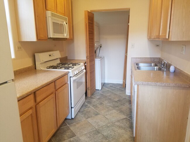 Building Photo - South Shore Gem