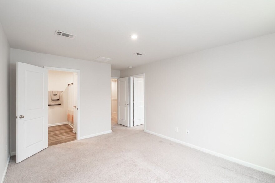 Building Photo - 404 Deer Meadow Ln
