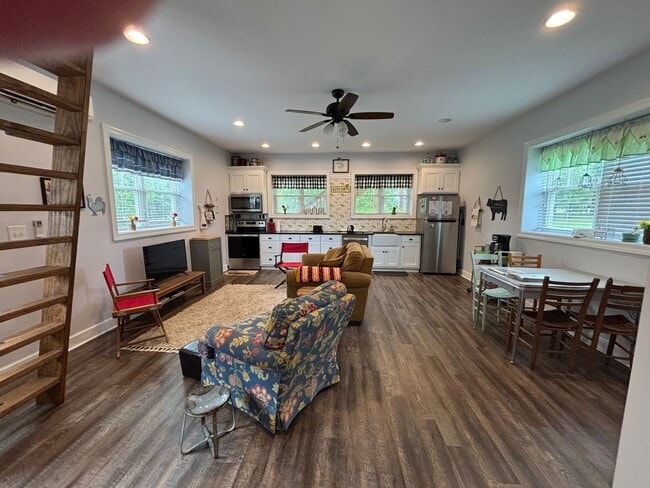 Building Photo - Charming Country House Fully Furnished