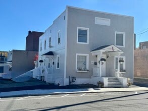 Building Photo - 26 Elm St