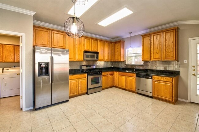 Building Photo - 10700 Beard Ave
