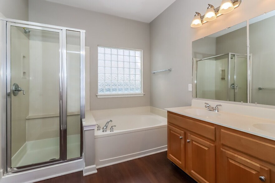 Building Photo - 1440 Whitman Dr NW