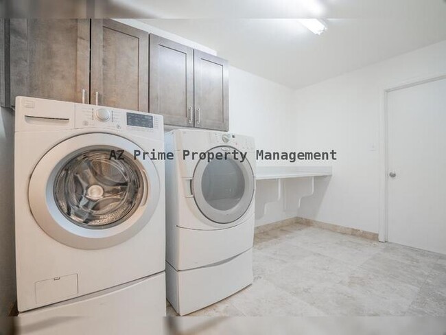 Building Photo - 1104 E Bell De Mar Dr