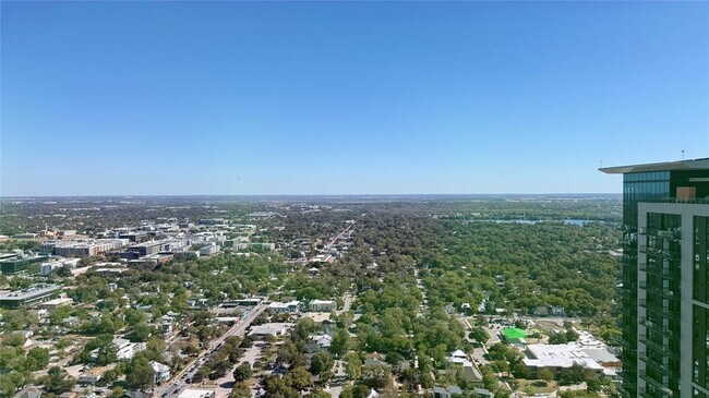 Building Photo - 610 Davis St