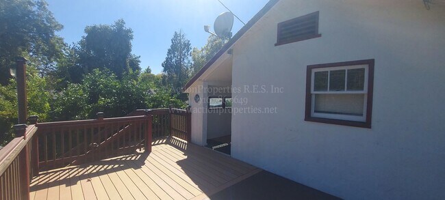 Building Photo - Central Roseville, 1 Bed, 1 Ba, Wall Air, ...