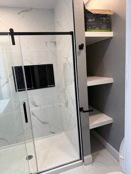 Building Photo - 423 Stanley St