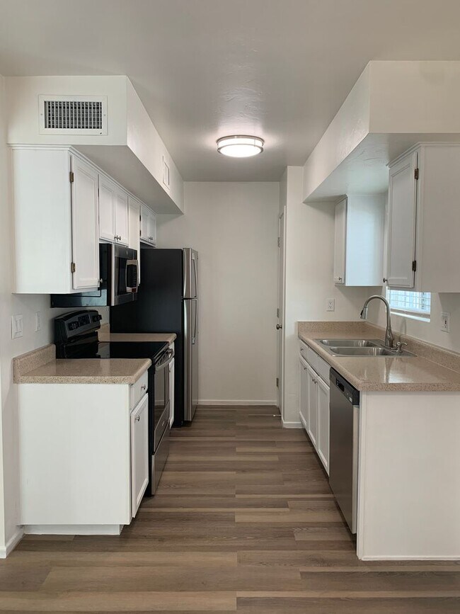 Building Photo - 336 E Limberlost Dr