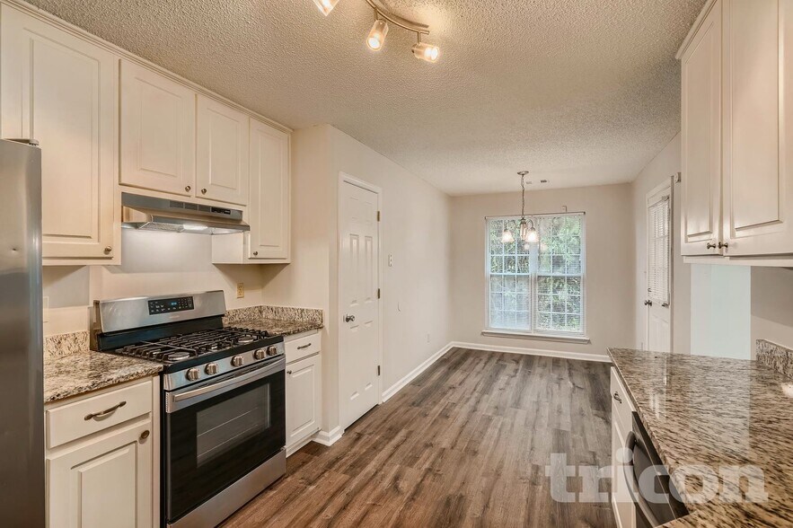 Building Photo - 4875 Larkspur Ln