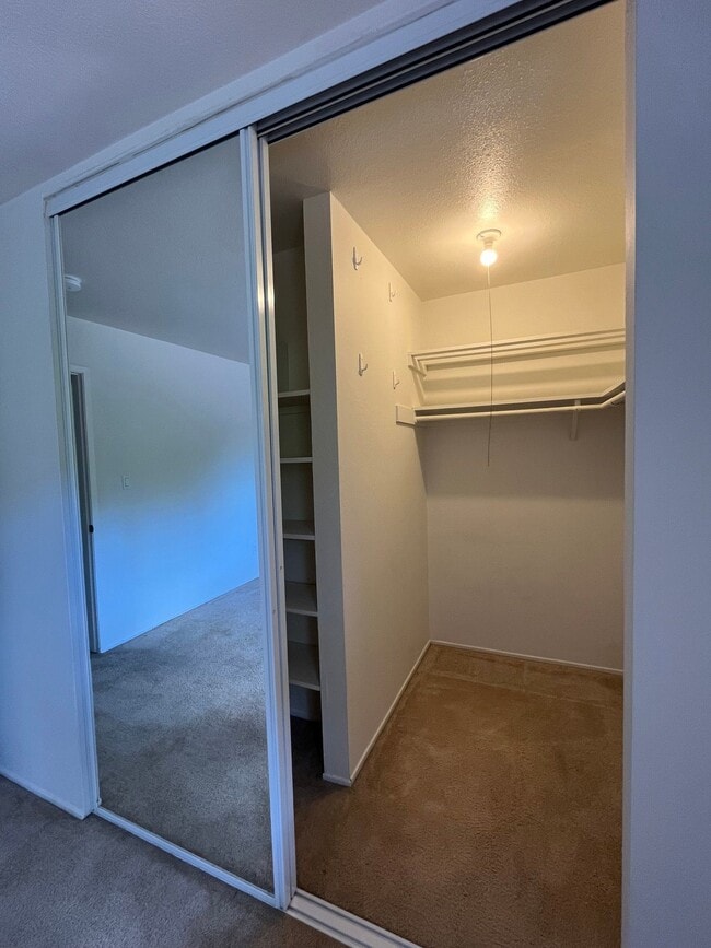 Building Photo - 820 Villa Ln