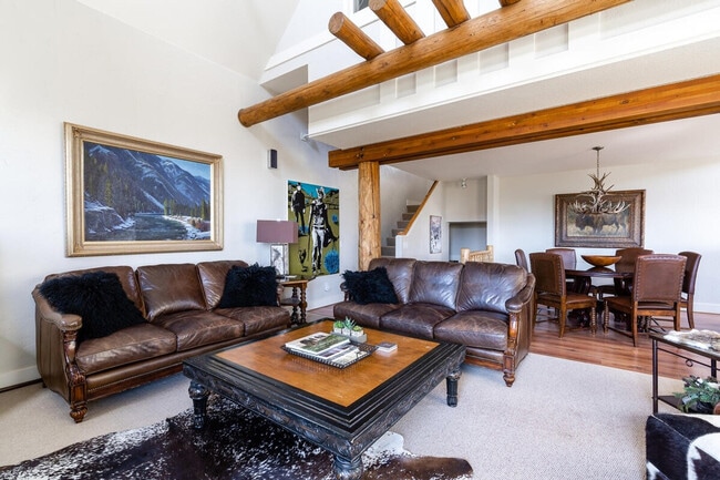 Building Photo - 4 Lower Saddle Ridge Rd