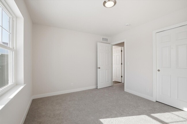 Building Photo - 330 Cattail Ct