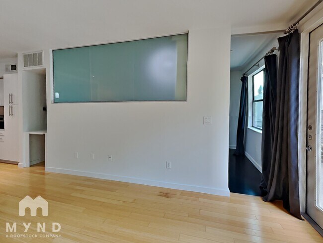 Building Photo - 4040 N Hall St