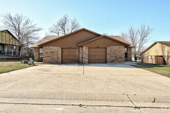 Building Photo - Tall Oaks Dr Duplex