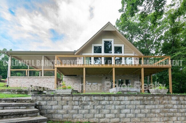 Building Photo - 165 Lakeshore Ct
