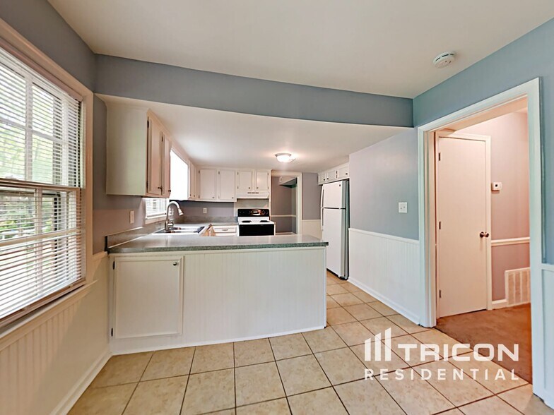 Building Photo - 6520 Farmingdale Dr