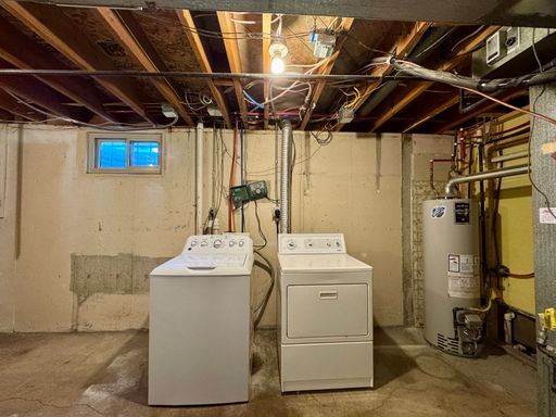 Building Photo - Large Single Family Home Available NOW!! ONE MONTH FREE!!