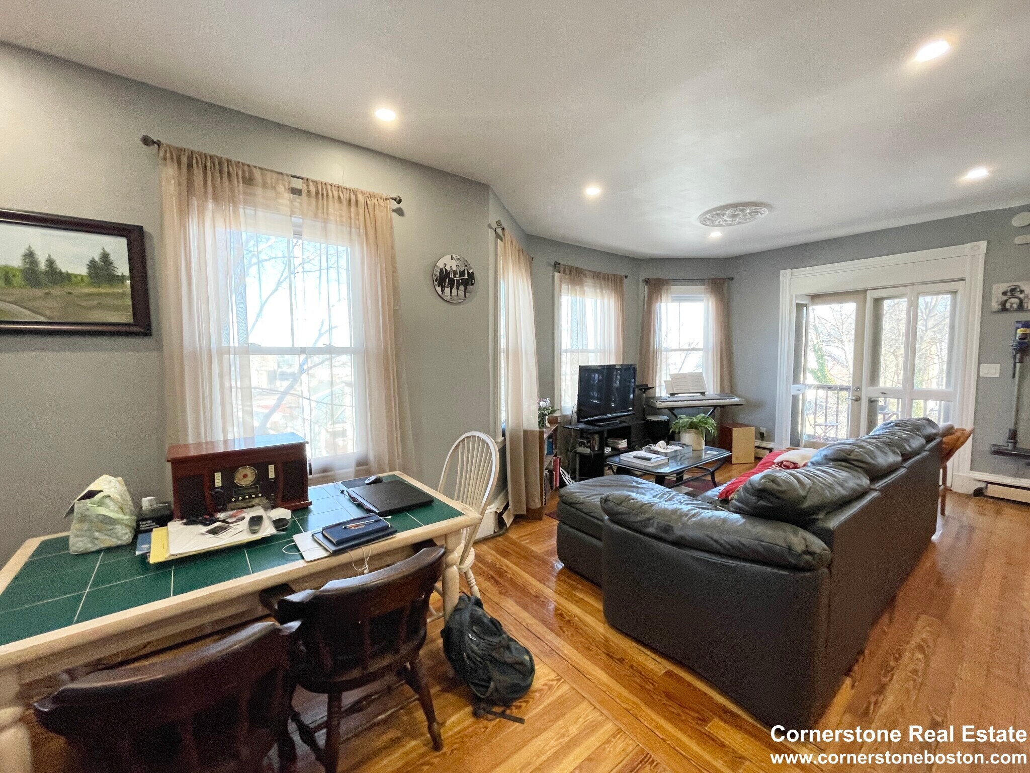 Building Photo - 18 Sunset St