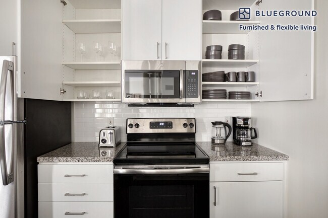 Building Photo - 612 Flower St