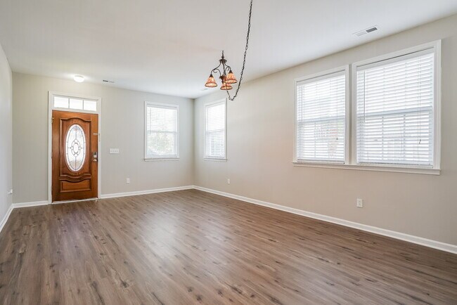 Building Photo - 2852 Roundleaf Ct