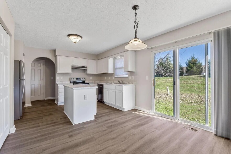 Eat In Kitchen - 8810 Greylag Loop