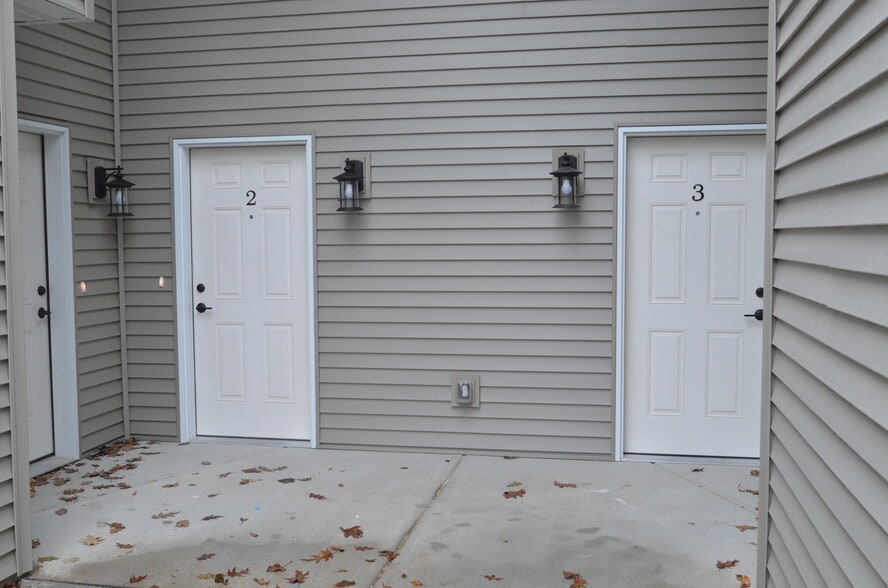 Building Photo - 301 Valley Rd