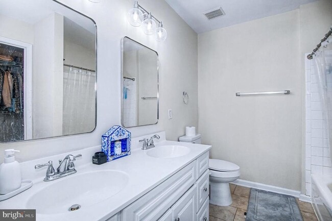 Building Photo - 10159 Elgin Way