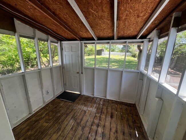 Building Photo - 312 N Linwood Ave