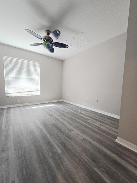 Building Photo - 329 River Bluff Ln