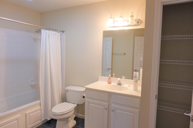 Building Photo - 303 Heritage Club Dr