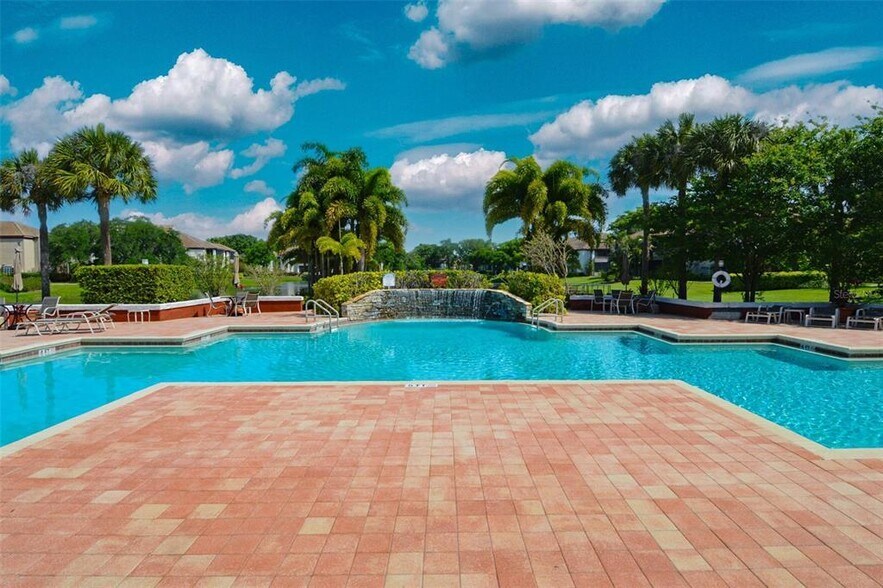 Building Photo - 10263 Gandy Blvd N