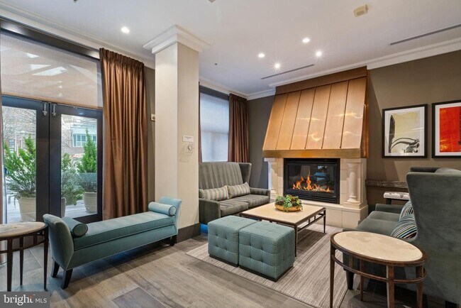 Building Photo - 3101 N Hampton Dr