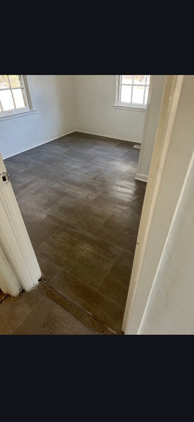 Building Photo - 2001 W 28th Ave