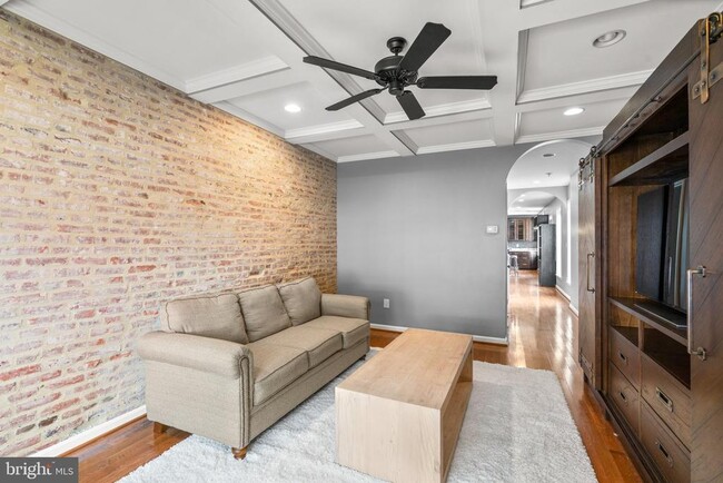 Building Photo - 300 S Robinson St