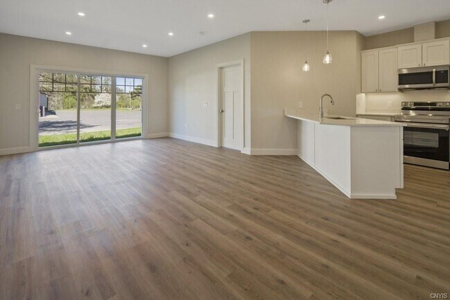 Building Photo - 129 Oakcrest Rd