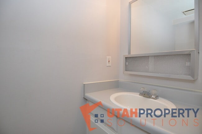 Building Photo - 687 E Countryside Ct