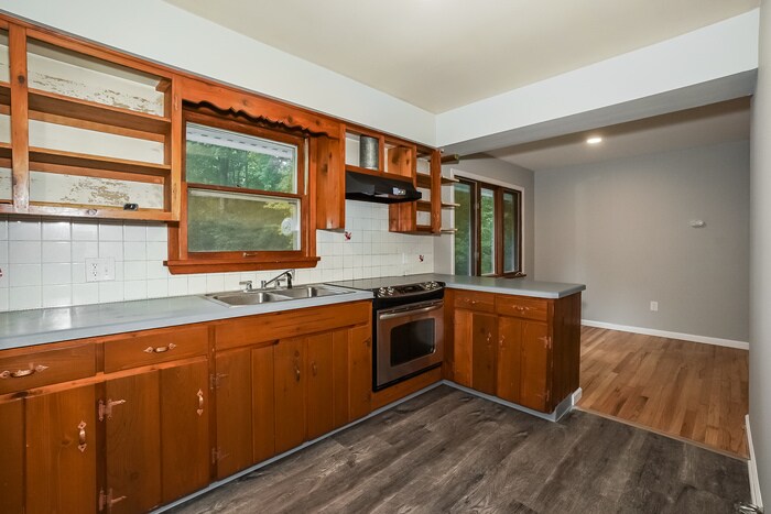 Building Photo - 8240 Timberlane Dr
