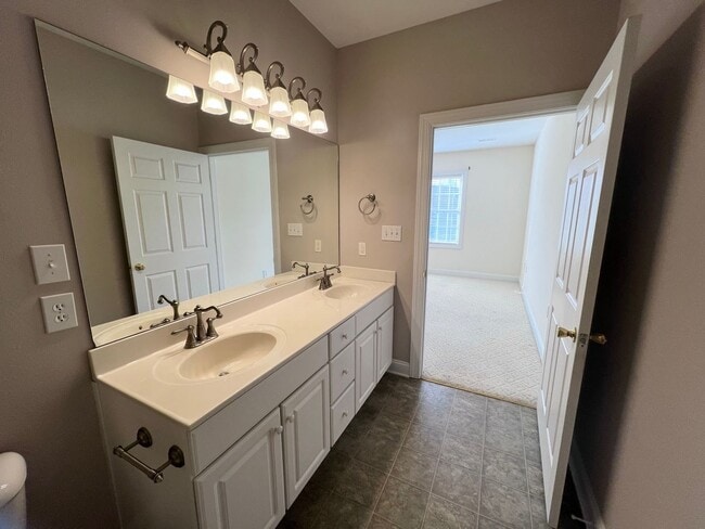 Building Photo - 2 Bedroom Townhouse in Campbell County