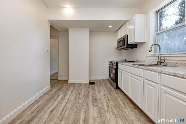 Building Photo - 330 Naugatuck Ave